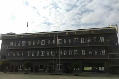 成都市莊園機(jī)電職業(yè)技術(shù)學(xué)校升旗臺