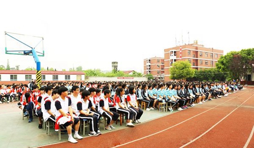 成都天府職業(yè)技術(shù)學(xué)校校區(qū)體育場(chǎng)