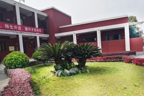成都天府職業(yè)技術(shù)學(xué)校校園綠植