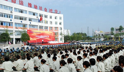 成都指南針職業(yè)技術學校新生軍訓