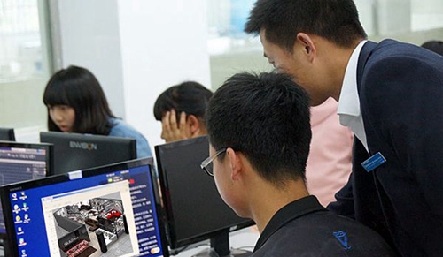 成都指南針職業(yè)技術學校學生實訓課