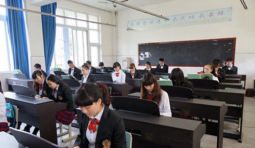成都指南針職業(yè)技術學校幼師專業(yè)琴房