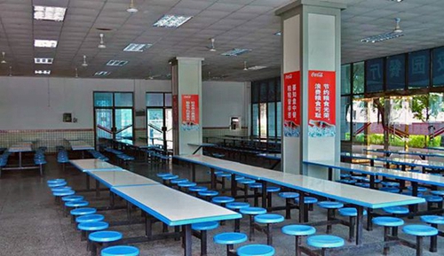 成都指南針職業(yè)技術學校學生食堂
