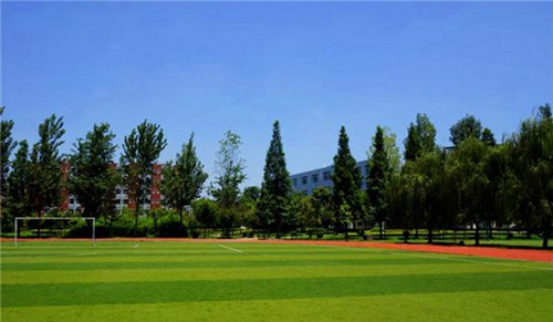 成都指南針職業(yè)技術學校塑膠運動場