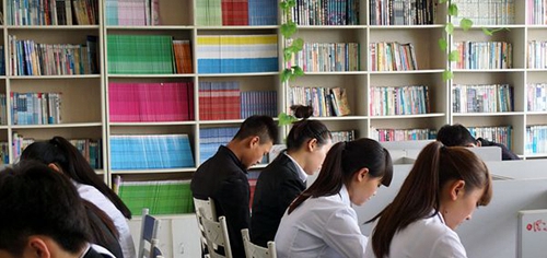 成都指南針職業(yè)技術學校圖書室