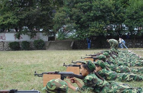 貴州水城礦業(yè)（集團）技工學(xué)校軍訓(xùn)
