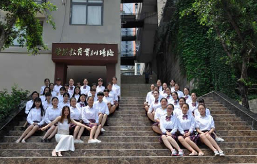 重慶工業(yè)管理職業(yè)學(xué)校未來的園丁