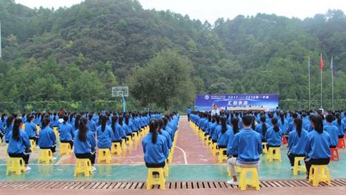 黔東南技師學(xué)院(黔東南州工業(yè)學(xué)校)軍訓(xùn)表演