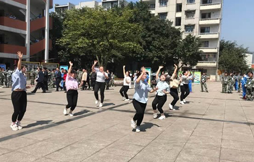 重慶萬盛職業(yè)教育中心軍訓