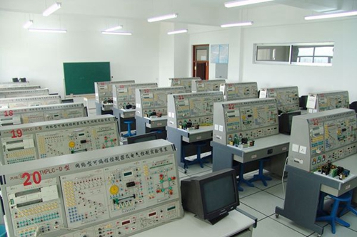 簡陽市機電工程學(xué)校智能電氣PLC實訓(xùn)室