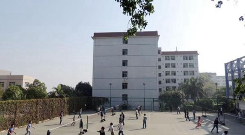 四川省攀枝花衛(wèi)生學(xué)校羽毛球場