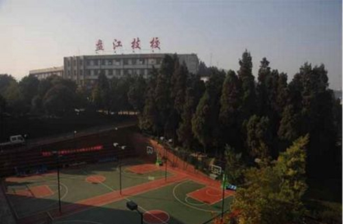 貴州盤江投資控股（集團(tuán)）有限公司技工學(xué)?；@球場