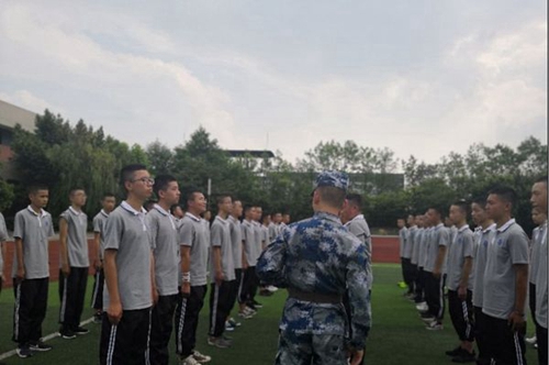 邛崍市職業(yè)教育中心新生軍訓(xùn)2