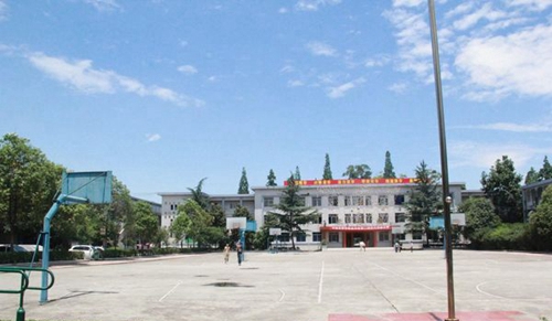 成都市育華職業(yè)學(xué)校學(xué)校操場