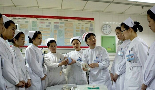 宜賓縣科普職業(yè)技術學校護理專業(yè)學生實訓課（2）