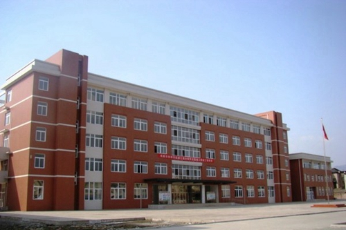 都江堰市技工學(xué)校廣場(chǎng)