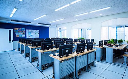 四川核工業(yè)技師學(xué)院成都溫江校區(qū)計算機(jī)教室