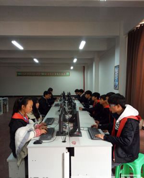 三都水族自治縣民族中等職業(yè)學(xué)校實(shí)際操作