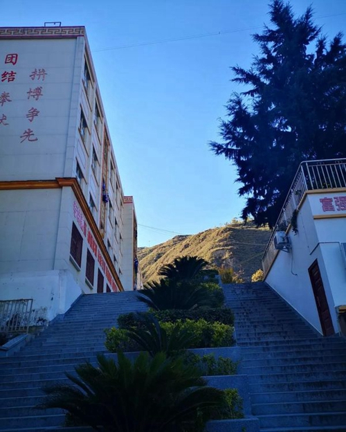 四川省威州民族師范學(xué)校校園階梯