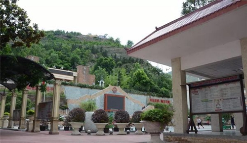 四川省威州民族師范學(xué)校校園景致