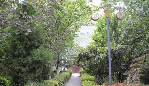 四川省威州民族師范學(xué)校校園小道