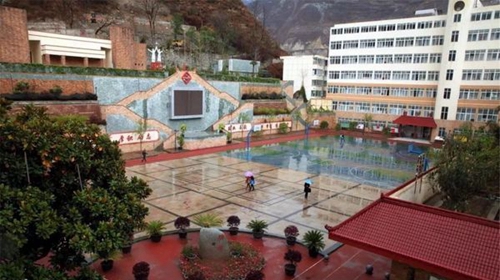 四川省威州民族師范學(xué)校雨潤大地