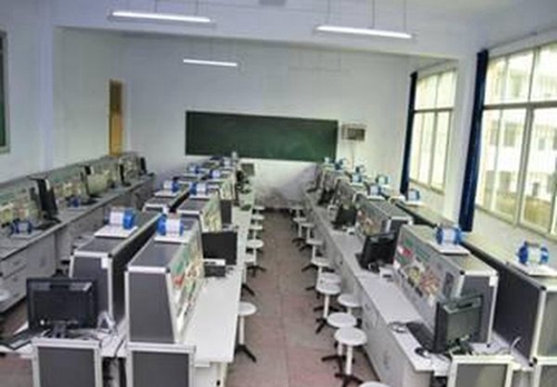 四川省宣漢職業(yè)中專學(xué)校110型PLC變頻器綜合實訓(xùn)