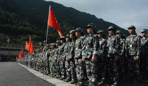 四川省宣漢職業(yè)中專學(xué)校2018級職高新生軍訓(xùn)