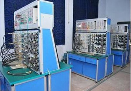 四川省宣漢職業(yè)中專學(xué)校PLC控制液壓與氣動實訓(xùn)
