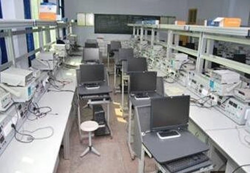 四川省宣漢職業(yè)中專學(xué)校電子工藝實訓(xùn)室