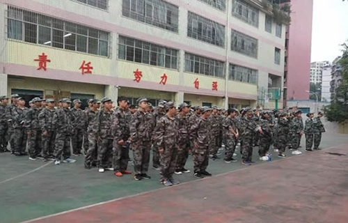 重慶三峽職業(yè)技工學校軍訓