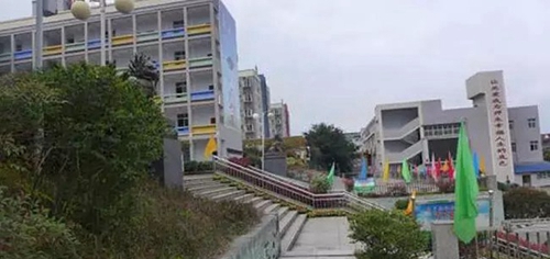 遂寧市機電職業(yè)技術(shù)學校教學樓側(cè)面