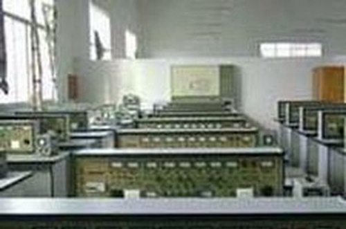 達(dá)州華西職業(yè)技術(shù)學(xué)校電子電工實(shí)作室