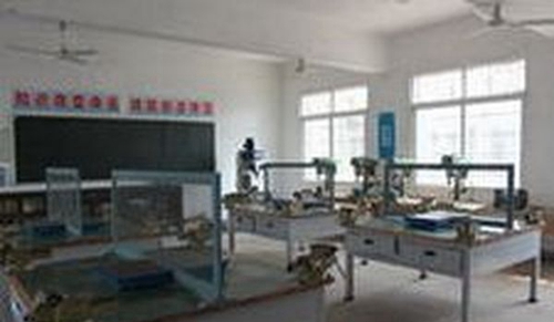 達(dá)州華西職業(yè)技術(shù)學(xué)校鉗工實(shí)作室