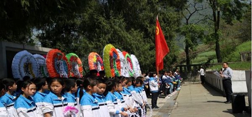 宣漢縣毛壩職業(yè)技術(shù)學(xué)校清明掃墓