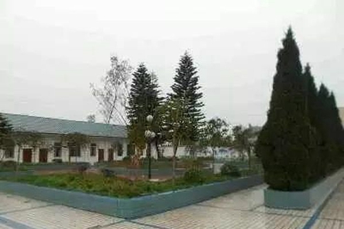 渠縣靜邊職業(yè)中學(xué)校園一角