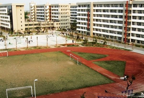 達州蕚山職業(yè)技術(shù)學(xué)校運動場