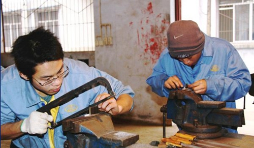 德陽黃許職業(yè)中專學(xué)校細心操作