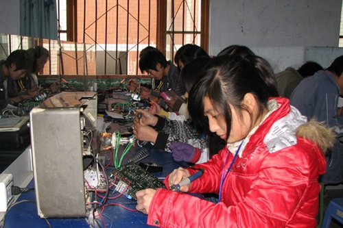 資中縣職業(yè)技術(shù)學(xué)校電腦維修實訓(xùn)課