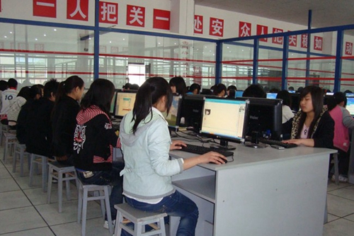 資中縣職業(yè)技術(shù)學(xué)校計算機(jī)實訓(xùn)