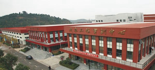德陽中藝科技職業(yè)學(xué)校汽車實訓(xùn)中心樓群