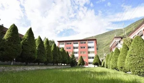 四川省藏文學校美麗校園