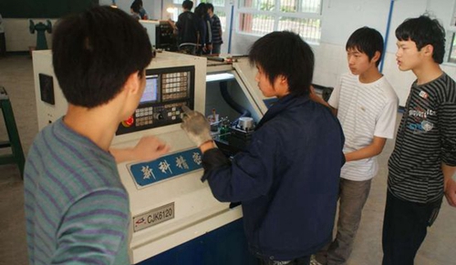 四川省華鎣職業(yè)技術(shù)學(xué)校數(shù)控操作實(shí)訓(xùn)2