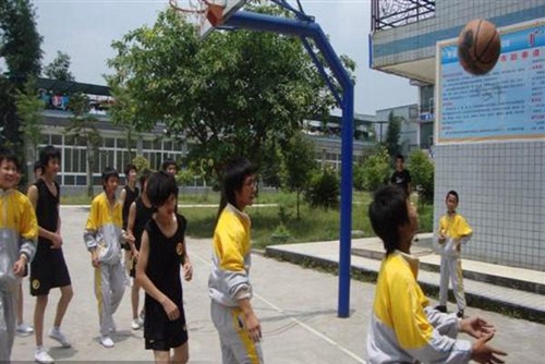廣安市康泉文化武術(shù)學(xué)校課余生活