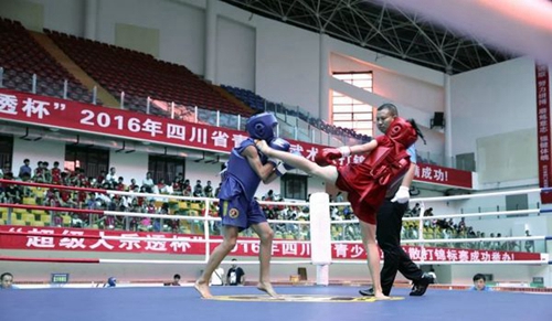 廣安市康泉文化武術(shù)學(xué)校特警訓(xùn)練2