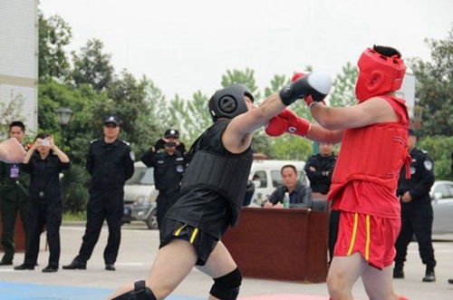 廣安市康泉文化武術(shù)學(xué)校特警訓(xùn)練4