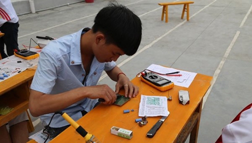 沿河中等職業(yè)學(xué)校電子電器實訓(xùn)