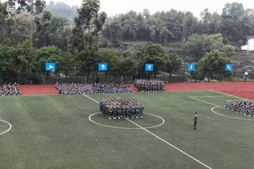 四川省武勝職業(yè)中專學(xué)校軍訓(xùn)掠影