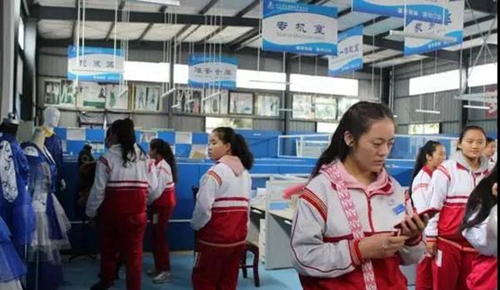 四川省武勝職業(yè)中專學(xué)校服裝專業(yè)實訓(xùn)室