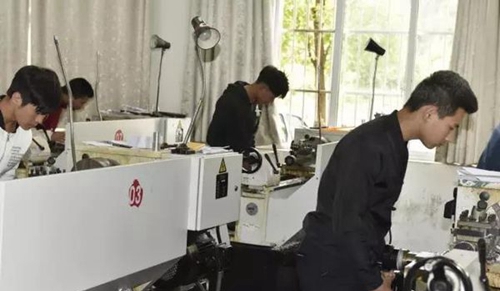 四川省青川縣職業(yè)高級中學(xué)機械加工比武